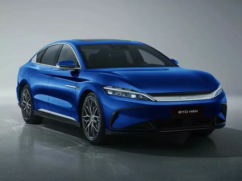 Berline BYD Han bleue — voiture électrique haut de gamme pour location avec chauffeur au Maroc
